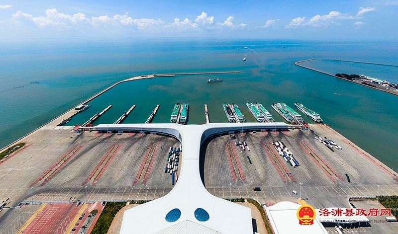 不断攀登新的思想高峰——深入学习和全面贯彻习近平新时代中国特色社会主义思想述评