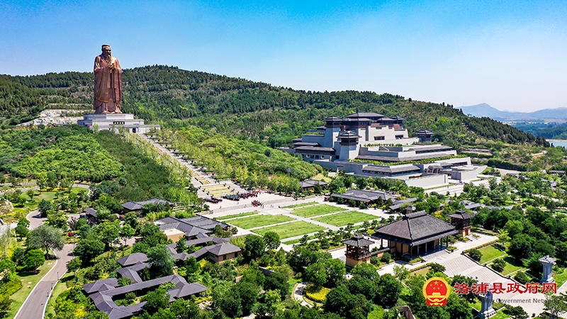 不断攀登新的思想高峰——深入学习和全面贯彻习近平新时代中国特色社会主义思想述评