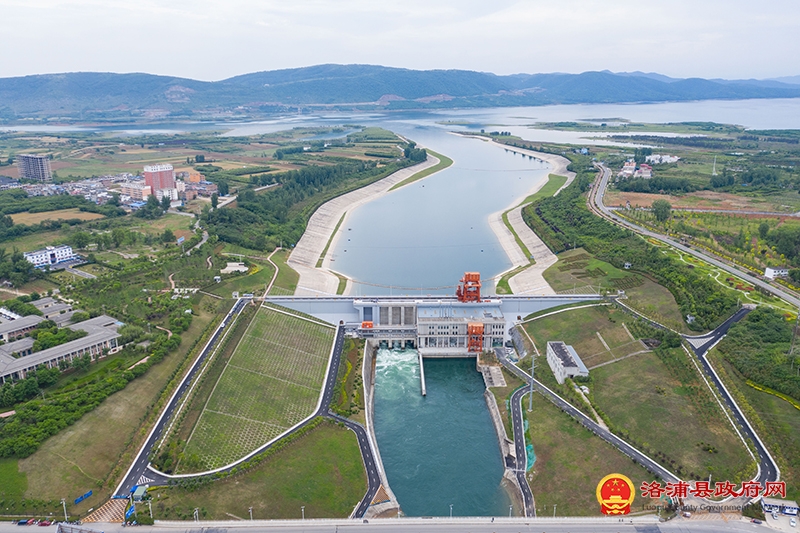 不断攀登新的思想高峰——深入学习和全面贯彻习近平新时代中国特色社会主义思想述评