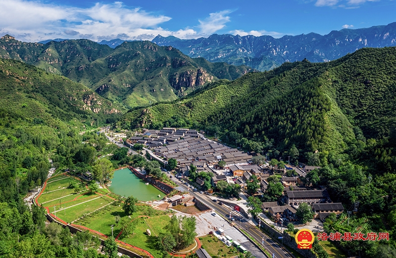不断攀登新的思想高峰——深入学习和全面贯彻习近平新时代中国特色社会主义思想述评