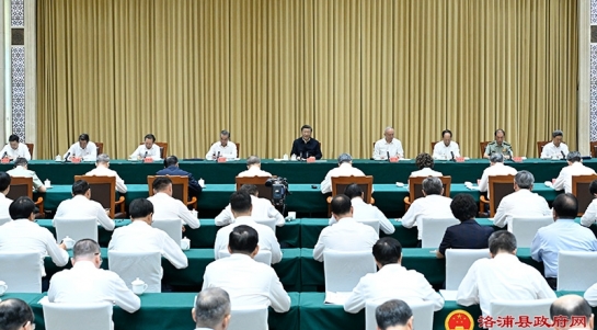 习近平在听取新疆维吾尔自治区党委和政府、新疆生产建设兵团工作汇报时强调：牢牢把握新疆在国家全局中的战略定位 在中国式现代化进程中更好建设美丽新疆